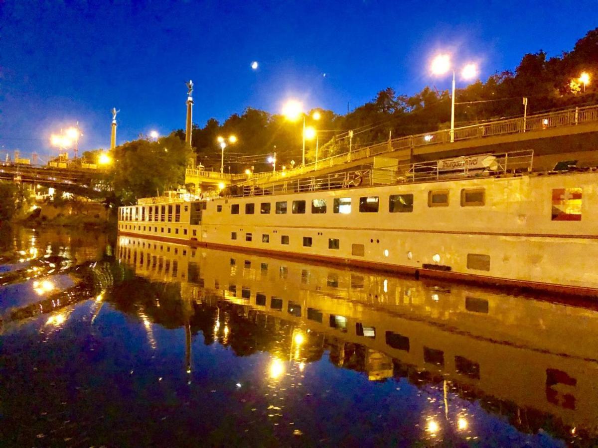 Florentina Boat Прага Экстерьер фото