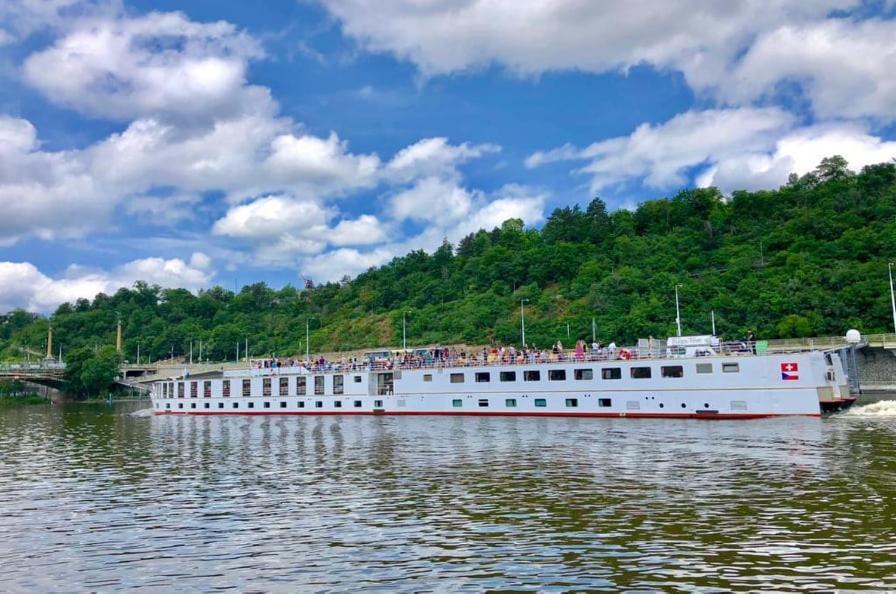 Отель Florentina Boat Прага Экстерьер фото