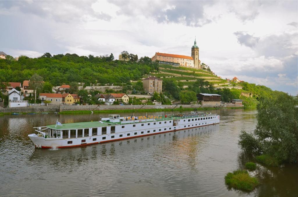 Отель Florentina Boat Прага Экстерьер фото